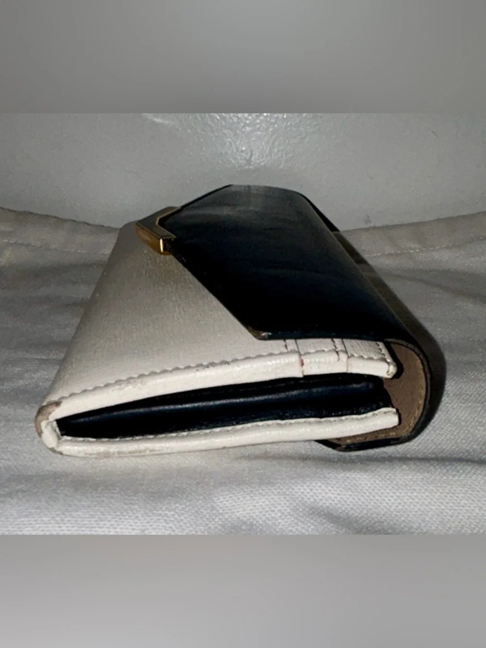 Fendi Black Leather V-Detail Wallet - Picture 4 of 12